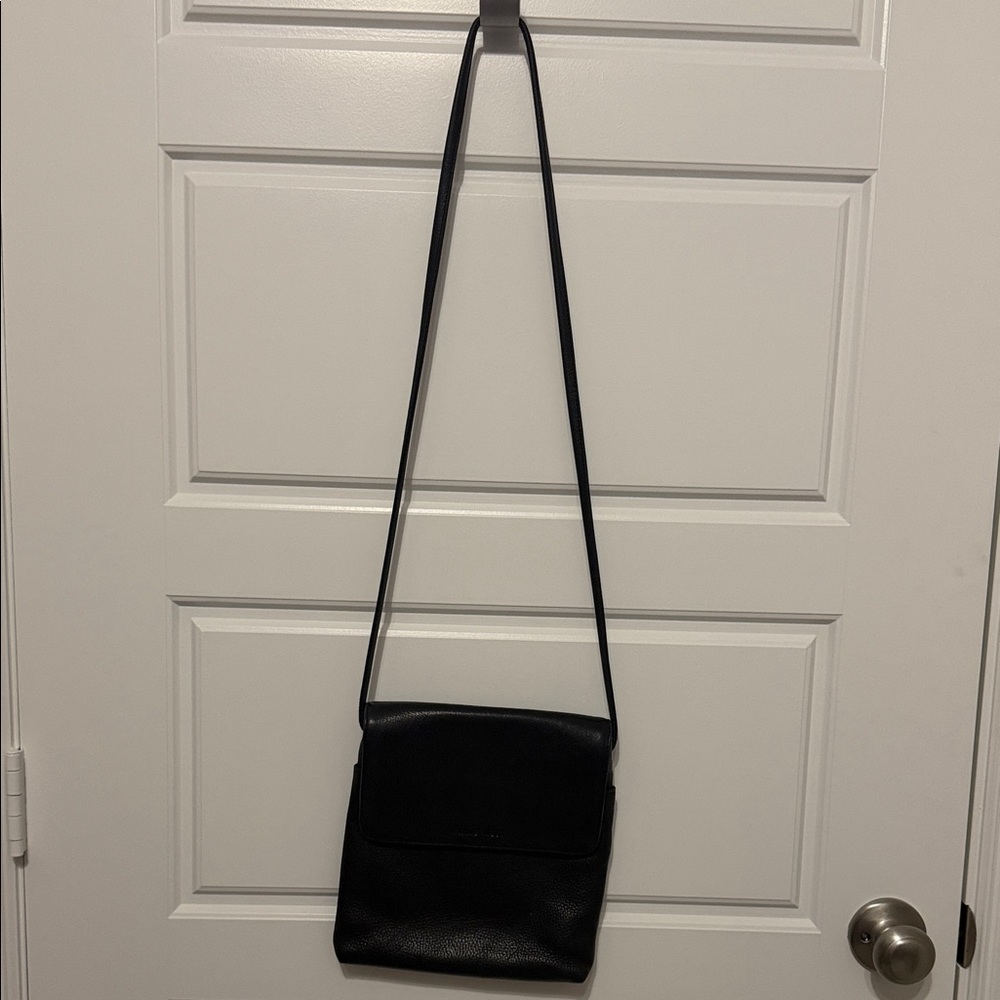 Classic Black Leather Crossbody Bag - Sleek Everyday Shoulder Bag